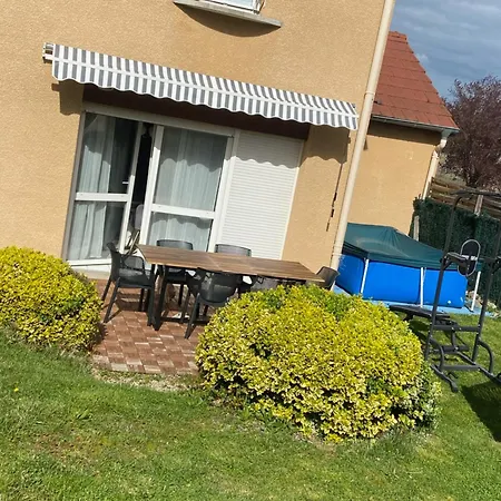 Avec Balcon Proche Vichy לינה וארוחת בוקר *